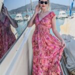 Pembe Renk Gold Detaylı Madonna Yaka Kısa Kollu İpek Elbise